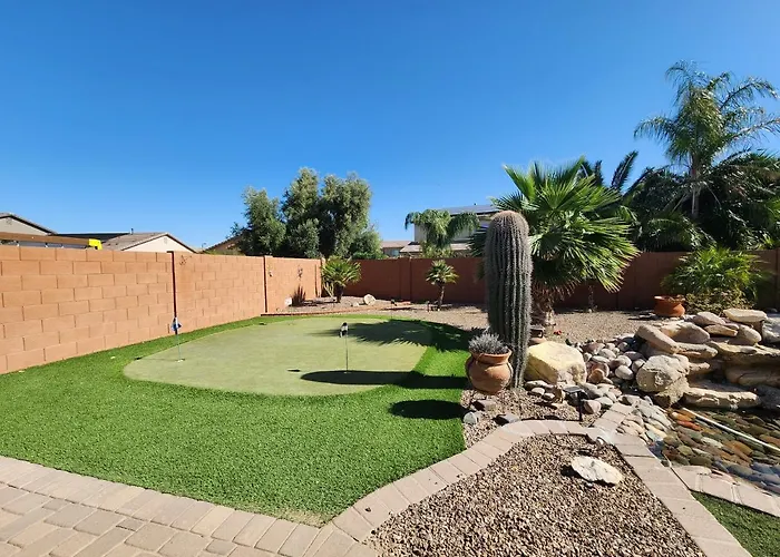 Oasis With Pool, Putting & Pool Table Villa