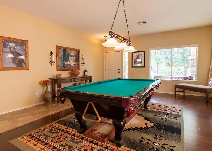 Villa Oasis With Pool, Putting & Pool Table *