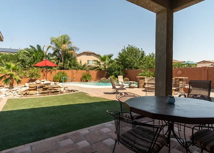Oasis With Pool, Putting & Pool Table Villa