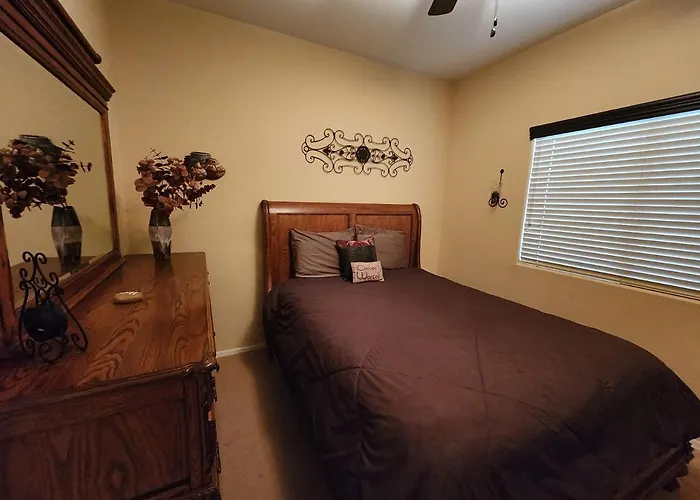 Villa Oasis With Pool, Putting & Pool Table *