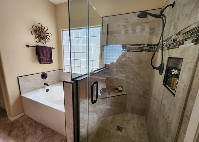 Villa Oasis With Pool, Putting & Pool Table *